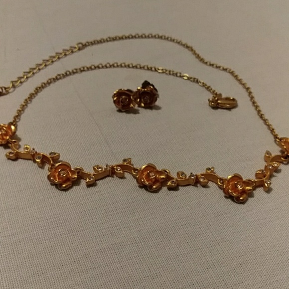 Vintage Avon Gold Tone Roses Necklace & Pierced Earring Set - Picture 5 of 6